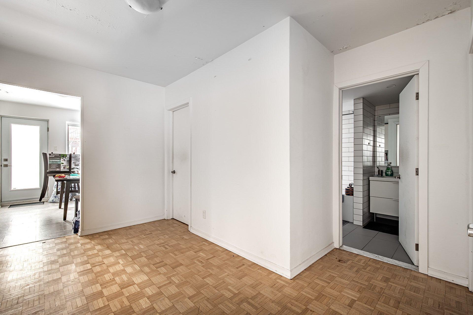 









6830

 - 6834


Rue Chatelain

,
Montréal (Rosemont/La Petite-Patrie),




QC
H1T2L2

