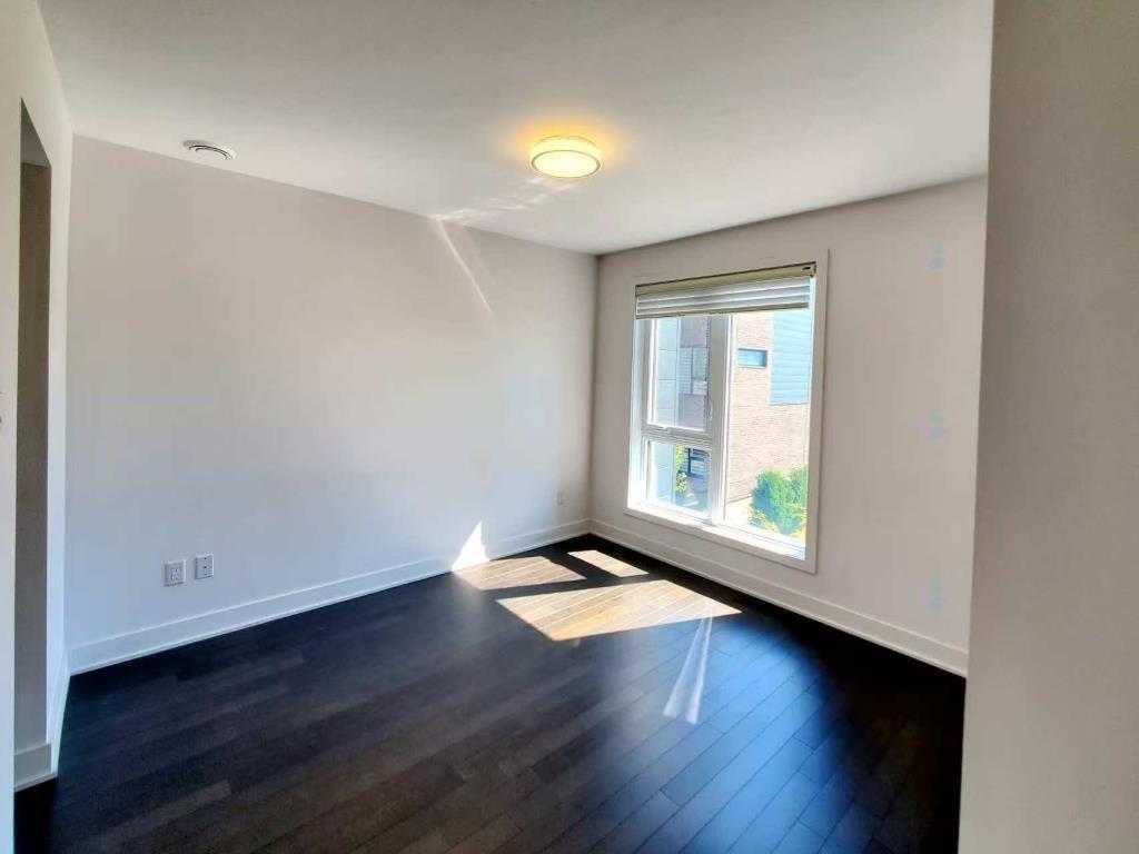 









388


Av. Skaniatarati

,
Montréal (Lachine),




QC
H8S0C1

