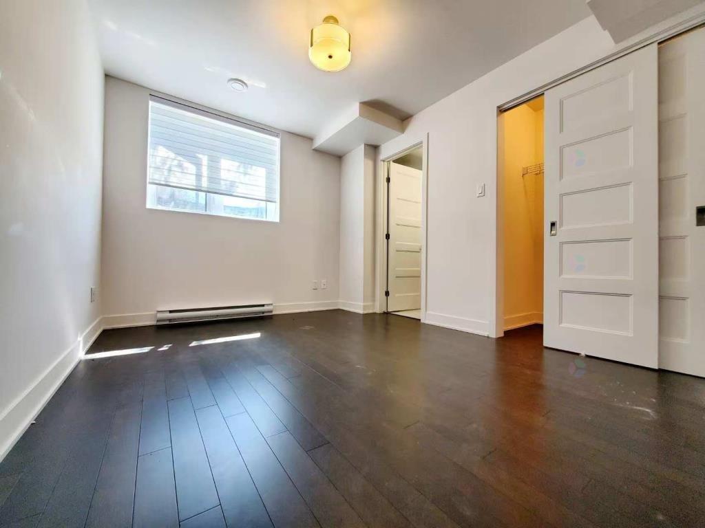 









388


Av. Skaniatarati

,
Montréal (Lachine),




QC
H8S0C1

