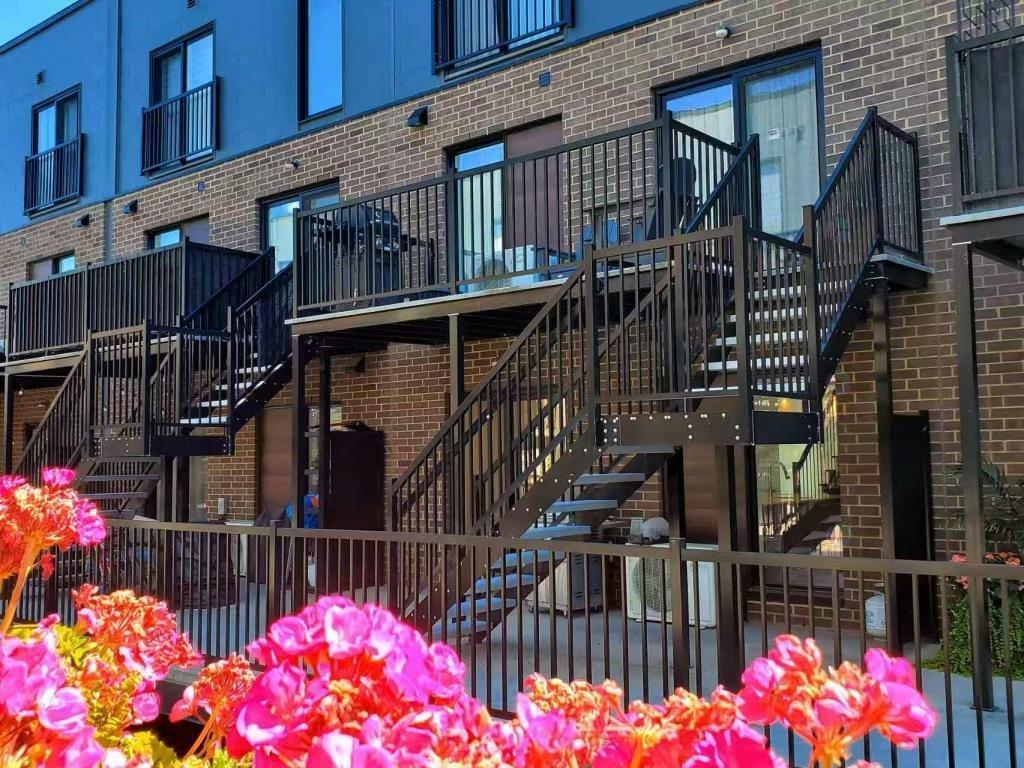 









388


Av. Skaniatarati

,
Montréal (Lachine),




QC
H8S0C1

