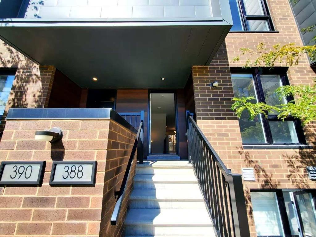 









388


Av. Skaniatarati

,
Montréal (Lachine),




QC
H8S0C1

