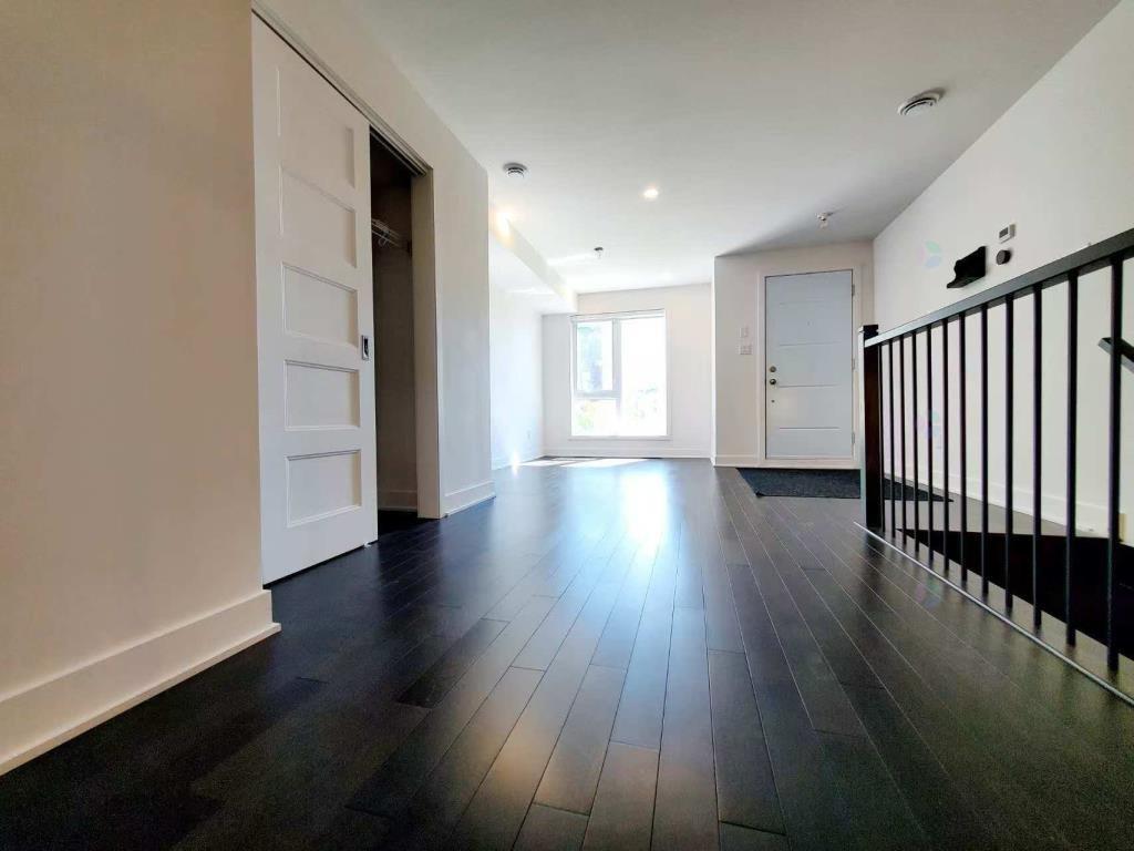 









388


Av. Skaniatarati

,
Montréal (Lachine),




QC
H8S0C1

