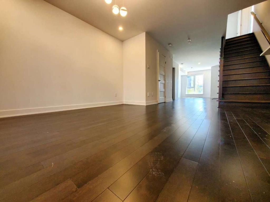 









388


Av. Skaniatarati

,
Montréal (Lachine),




QC
H8S0C1

