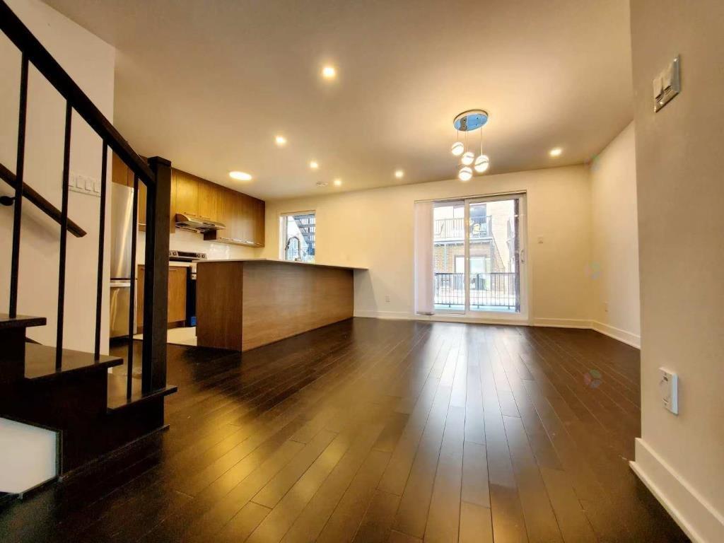 









388


Av. Skaniatarati

,
Montréal (Lachine),




QC
H8S0C1

