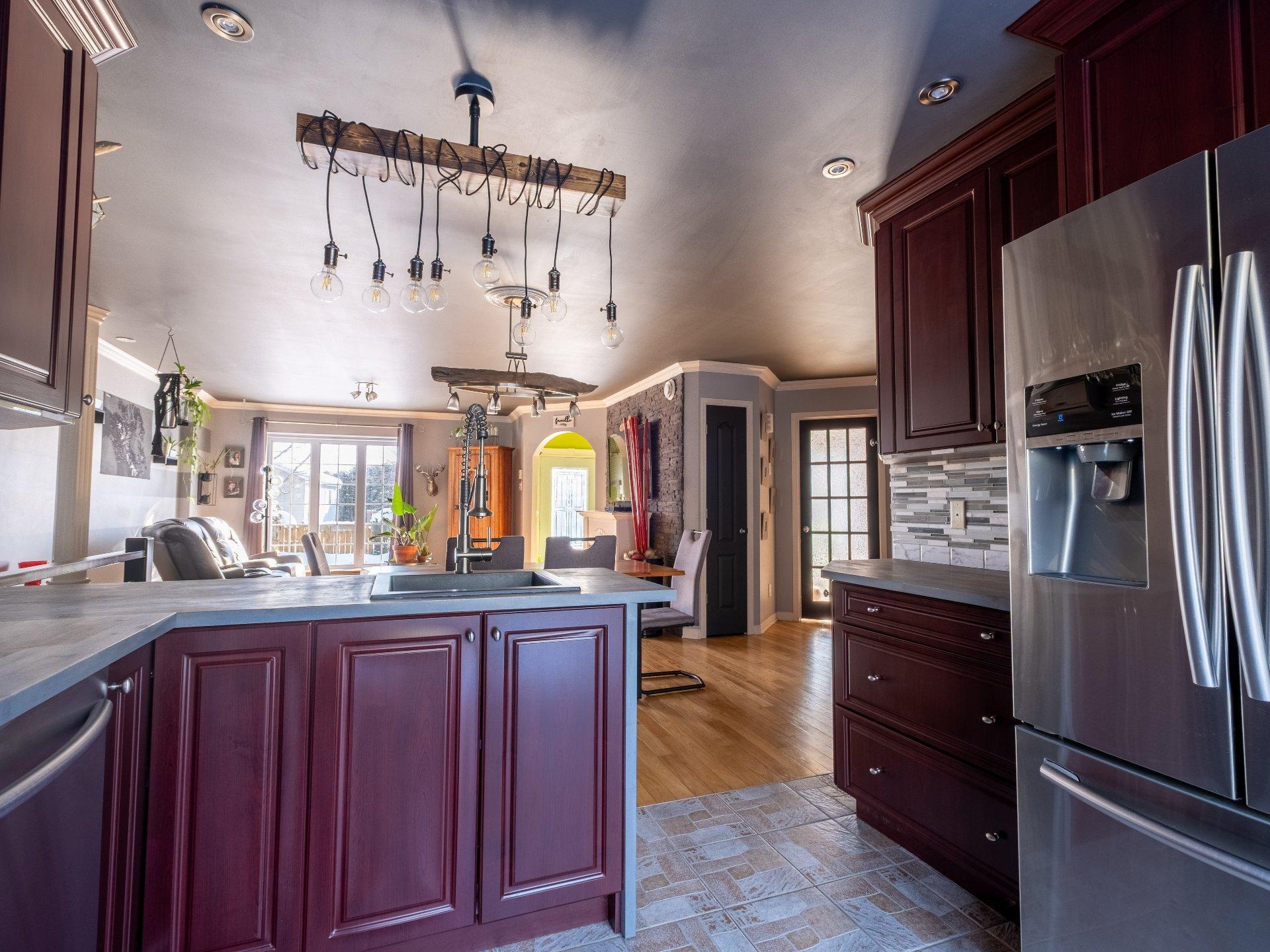 









633


Rue du Mimosa

,
Saint-Amable,




QC
J0L1N0

