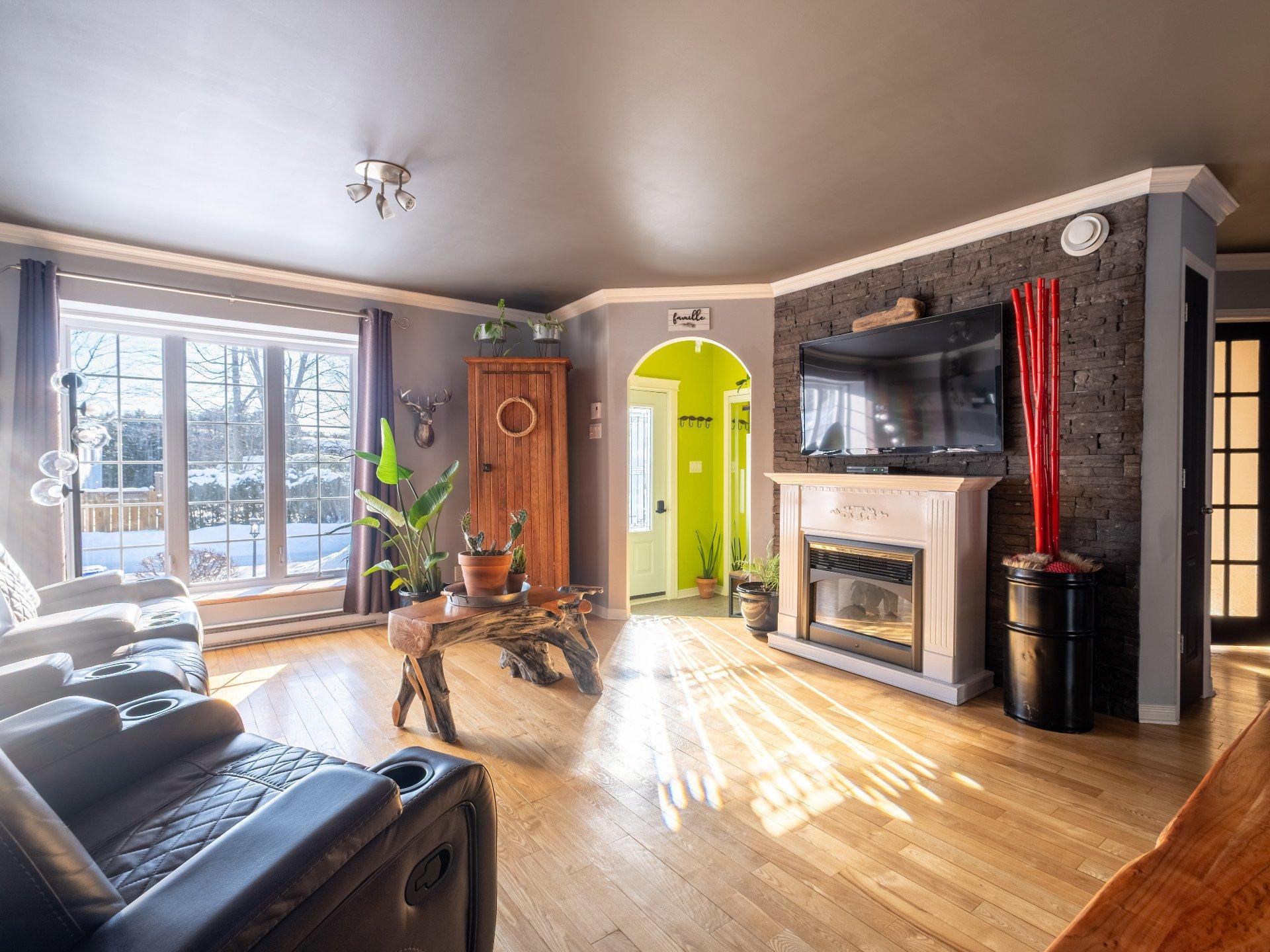 









633


Rue du Mimosa

,
Saint-Amable,




QC
J0L1N0

