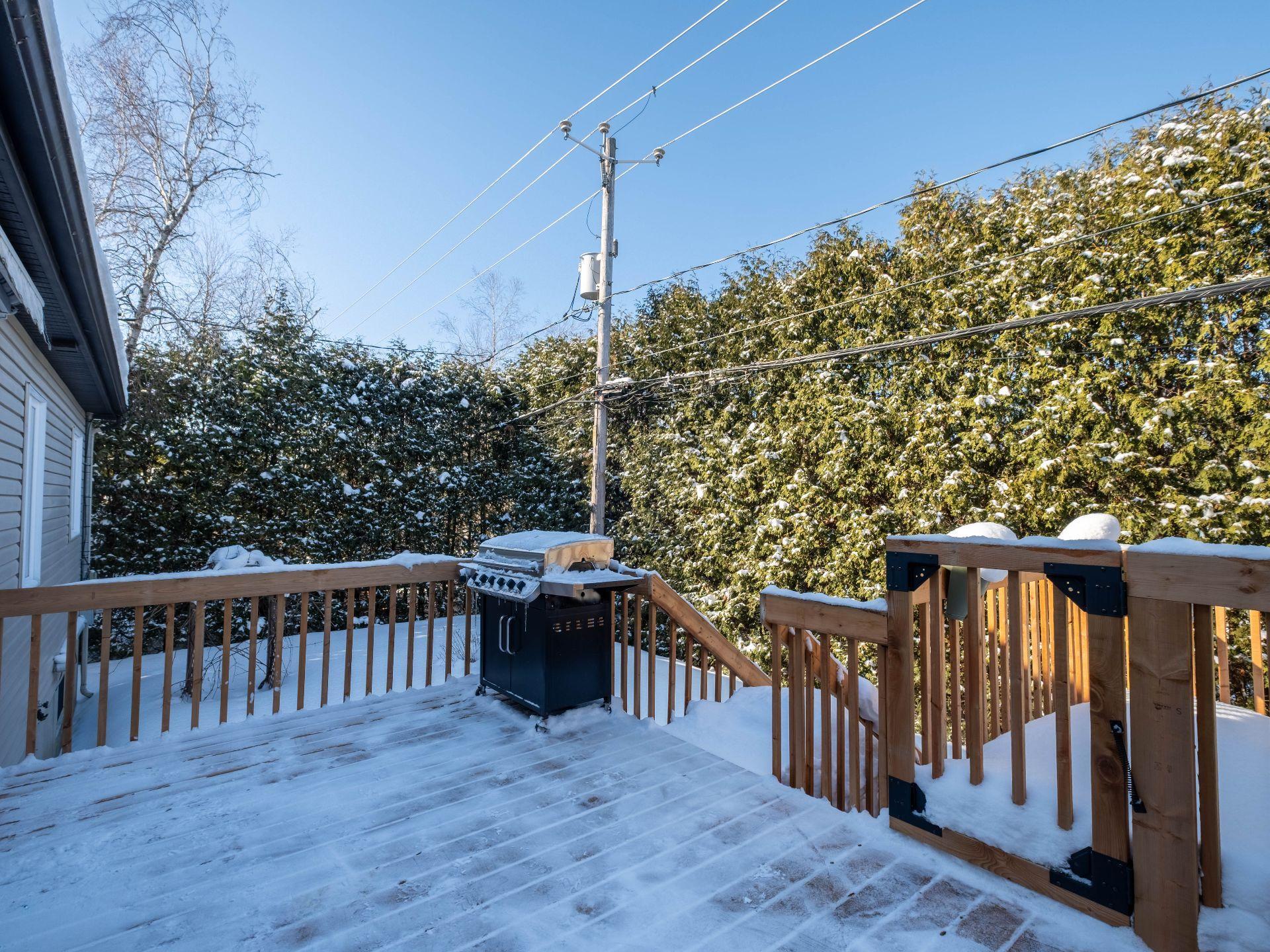 









633


Rue du Mimosa

,
Saint-Amable,




QC
J0L1N0

