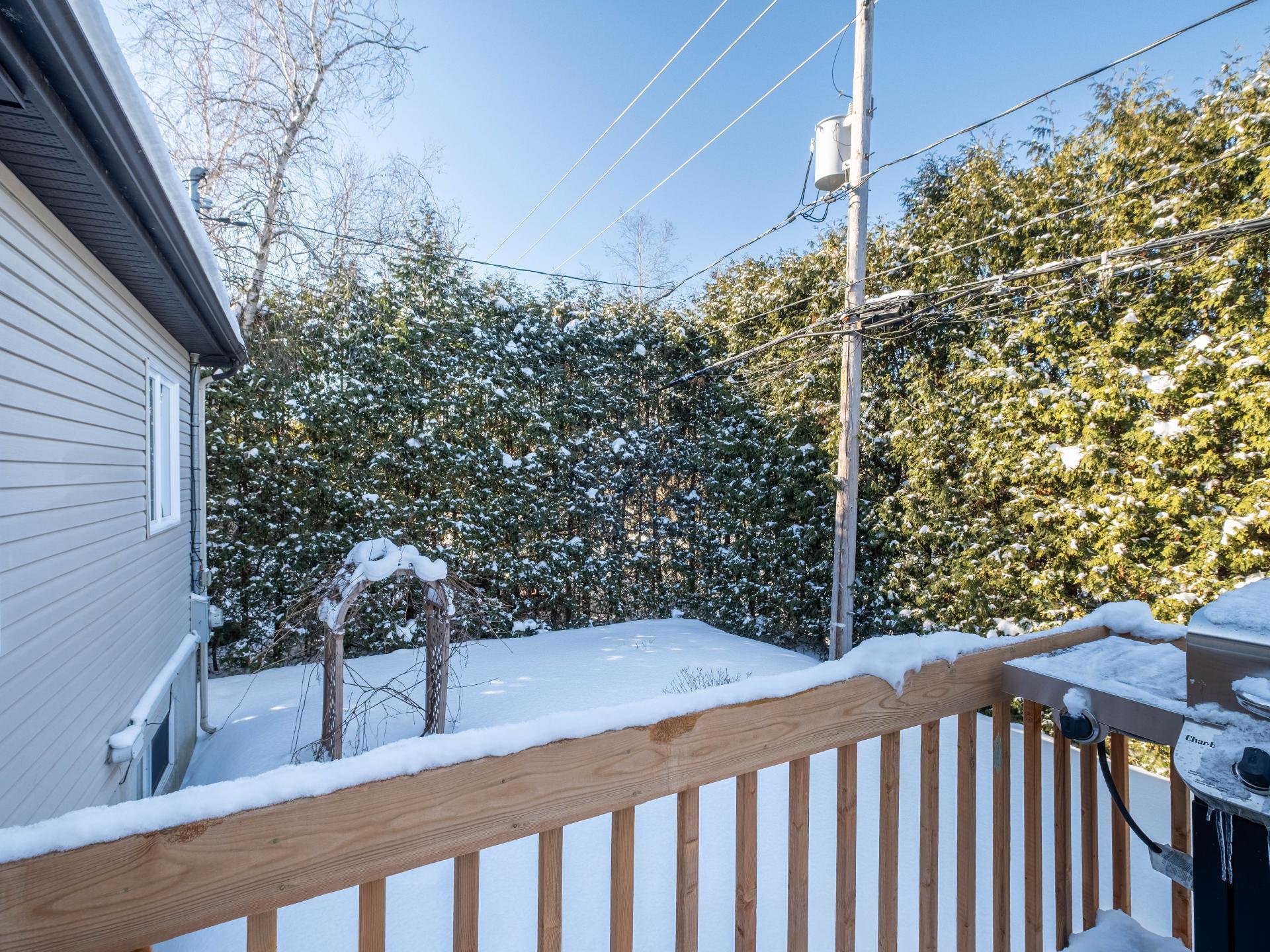 









633


Rue du Mimosa

,
Saint-Amable,




QC
J0L1N0

