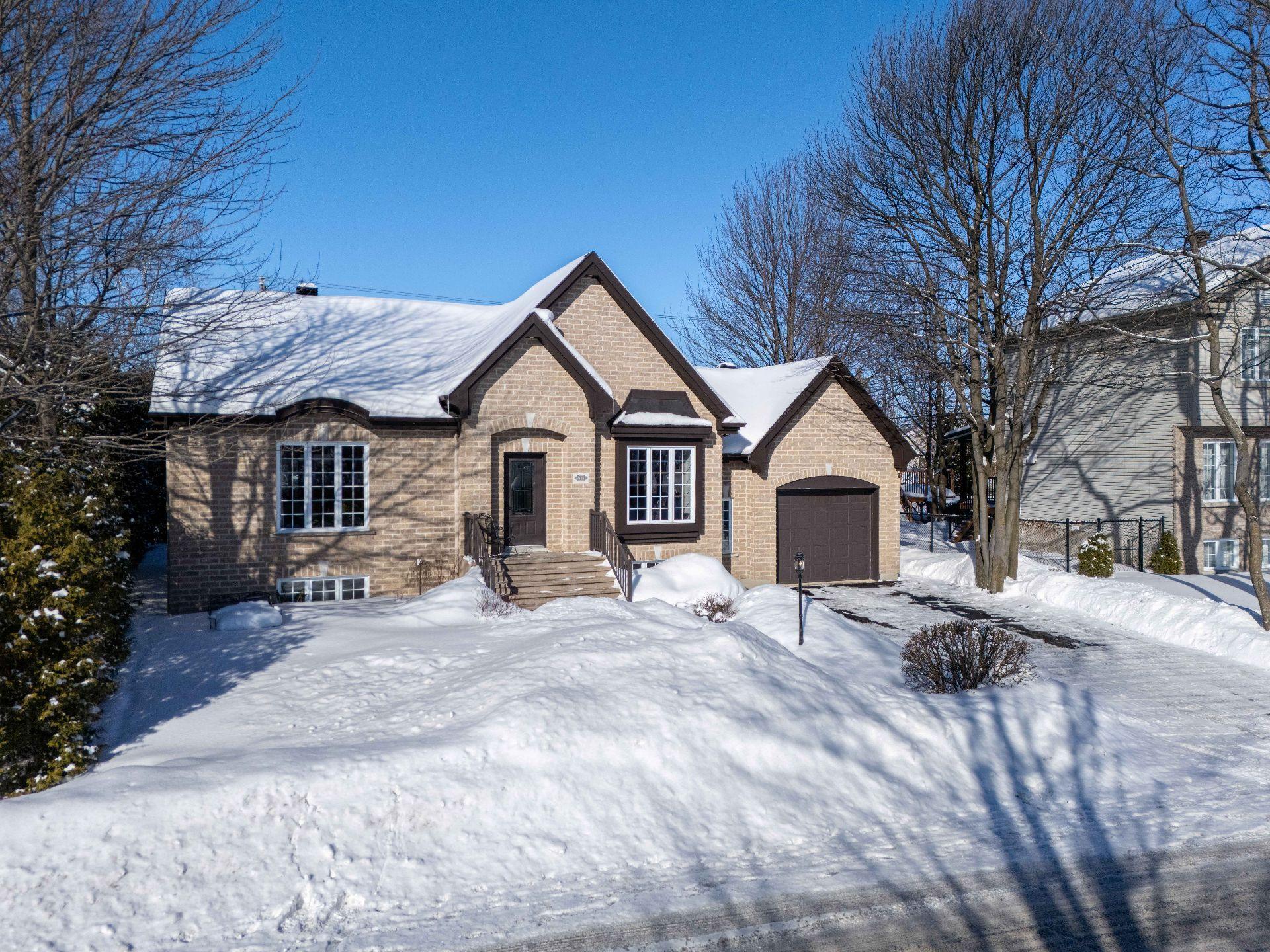 









633


Rue du Mimosa

,
Saint-Amable,




QC
J0L1N0

