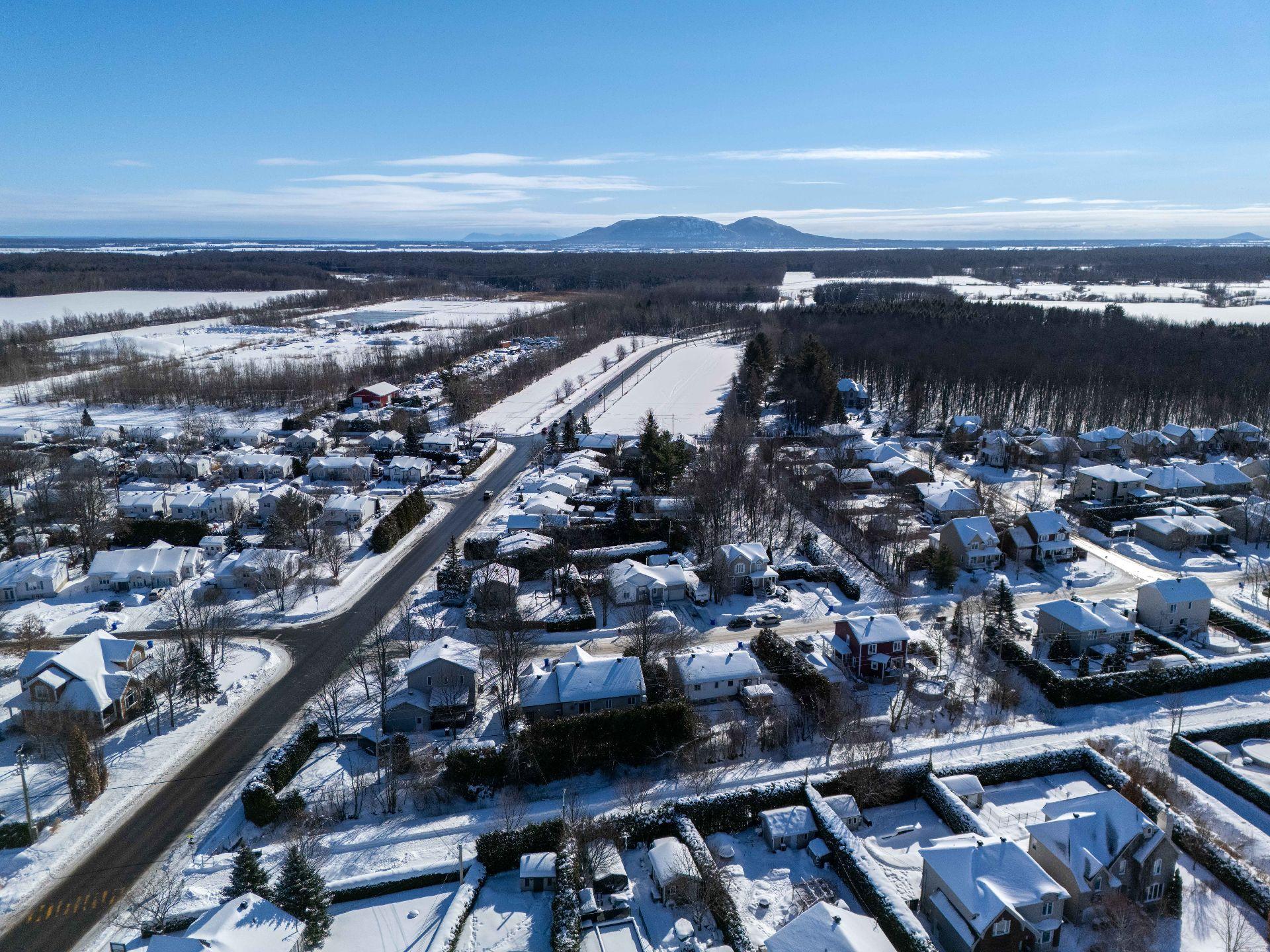 









633


Rue du Mimosa

,
Saint-Amable,




QC
J0L1N0

