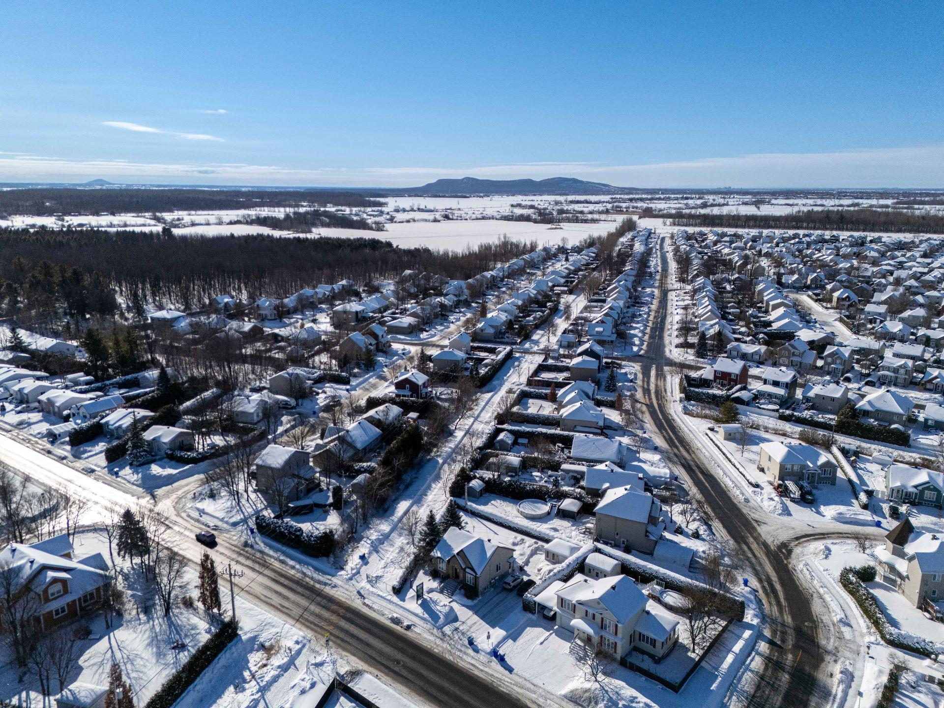 









633


Rue du Mimosa

,
Saint-Amable,




QC
J0L1N0

