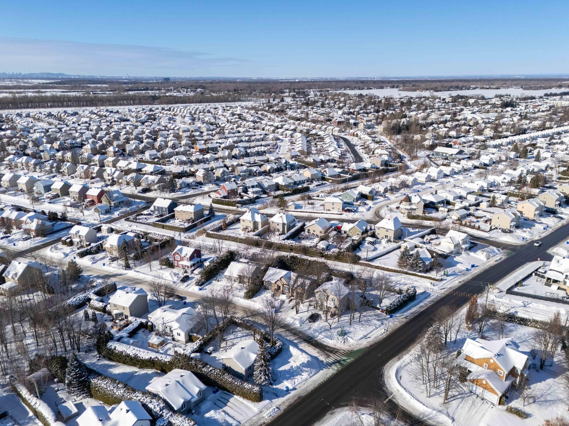 









633


Rue du Mimosa

,
Saint-Amable,




QC
J0L1N0

