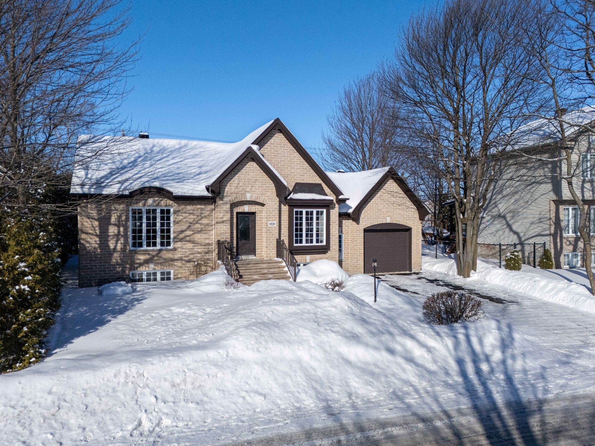 









633


Rue du Mimosa

,
Saint-Amable,




QC
J0L1N0

