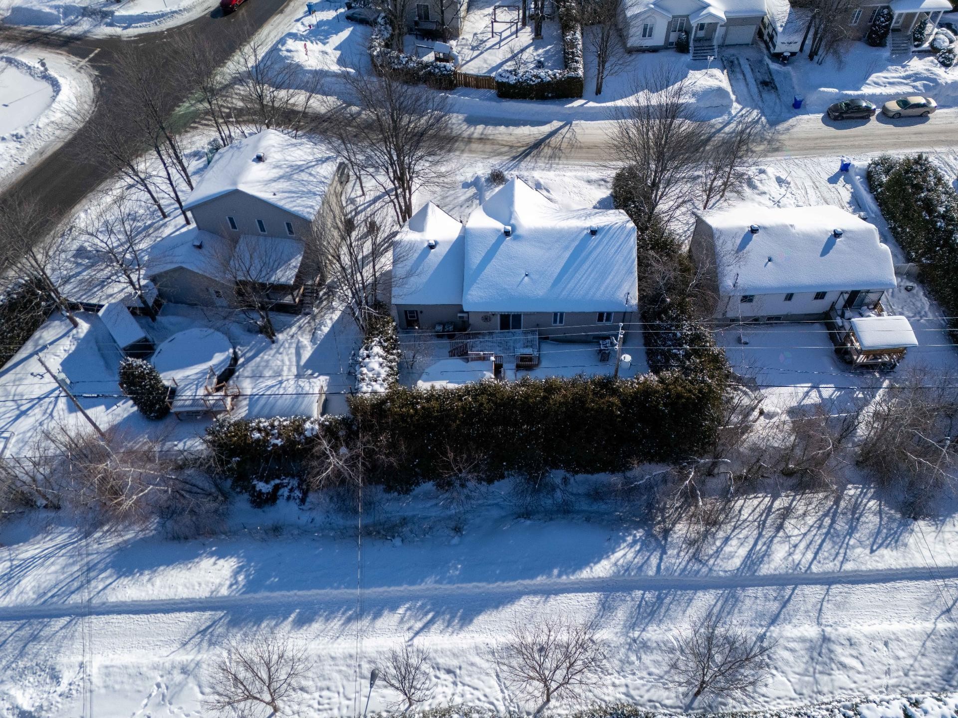 









633


Rue du Mimosa

,
Saint-Amable,




QC
J0L1N0

