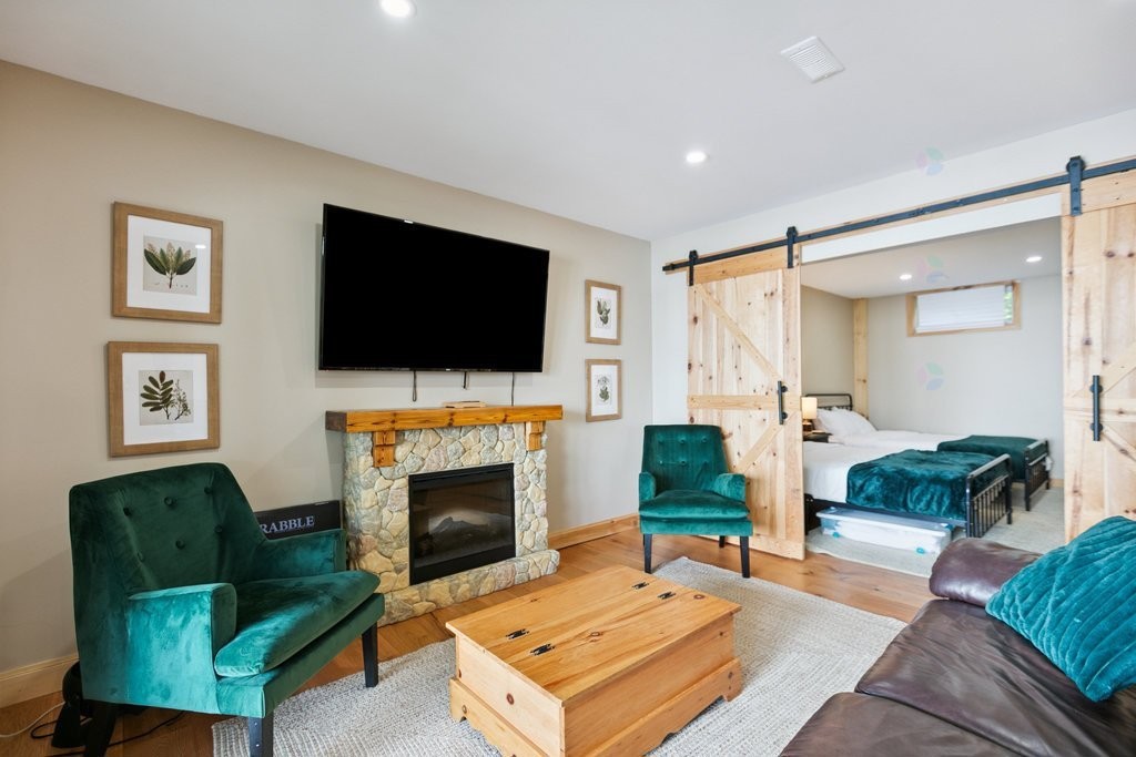 









327


Rue Thomas-Lefebvre

,
Mansfield-et-Pontefract,




QC
J0X1R0

