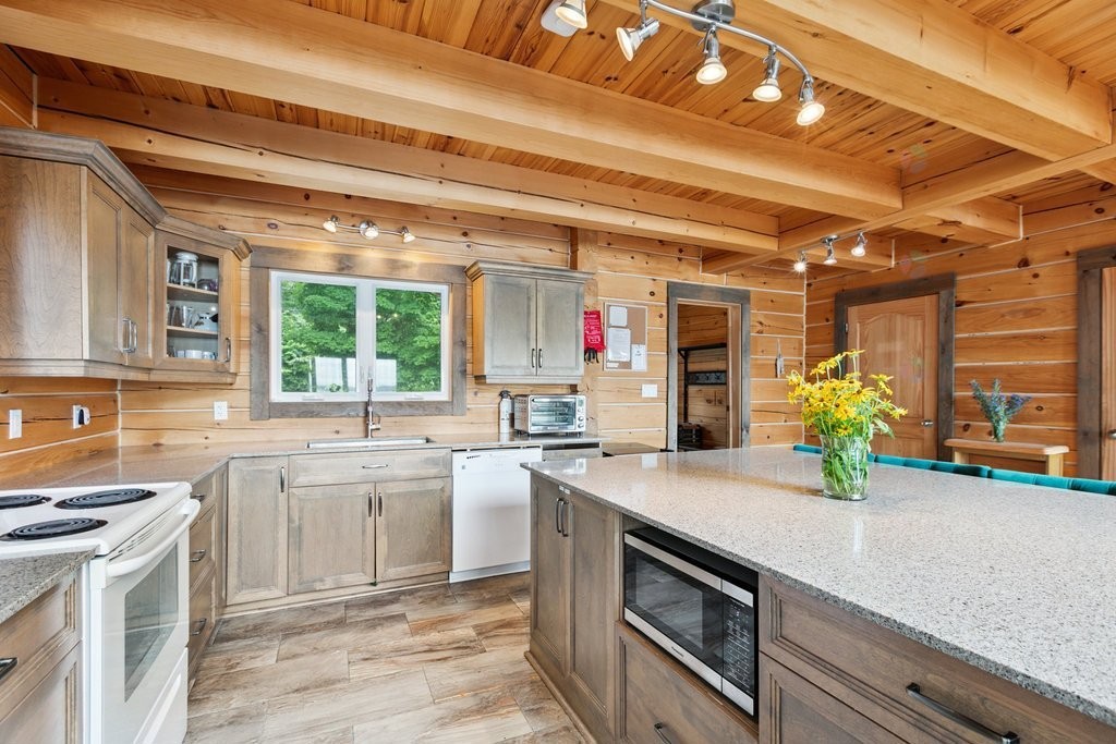 









327


Rue Thomas-Lefebvre

,
Mansfield-et-Pontefract,




QC
J0X1R0


