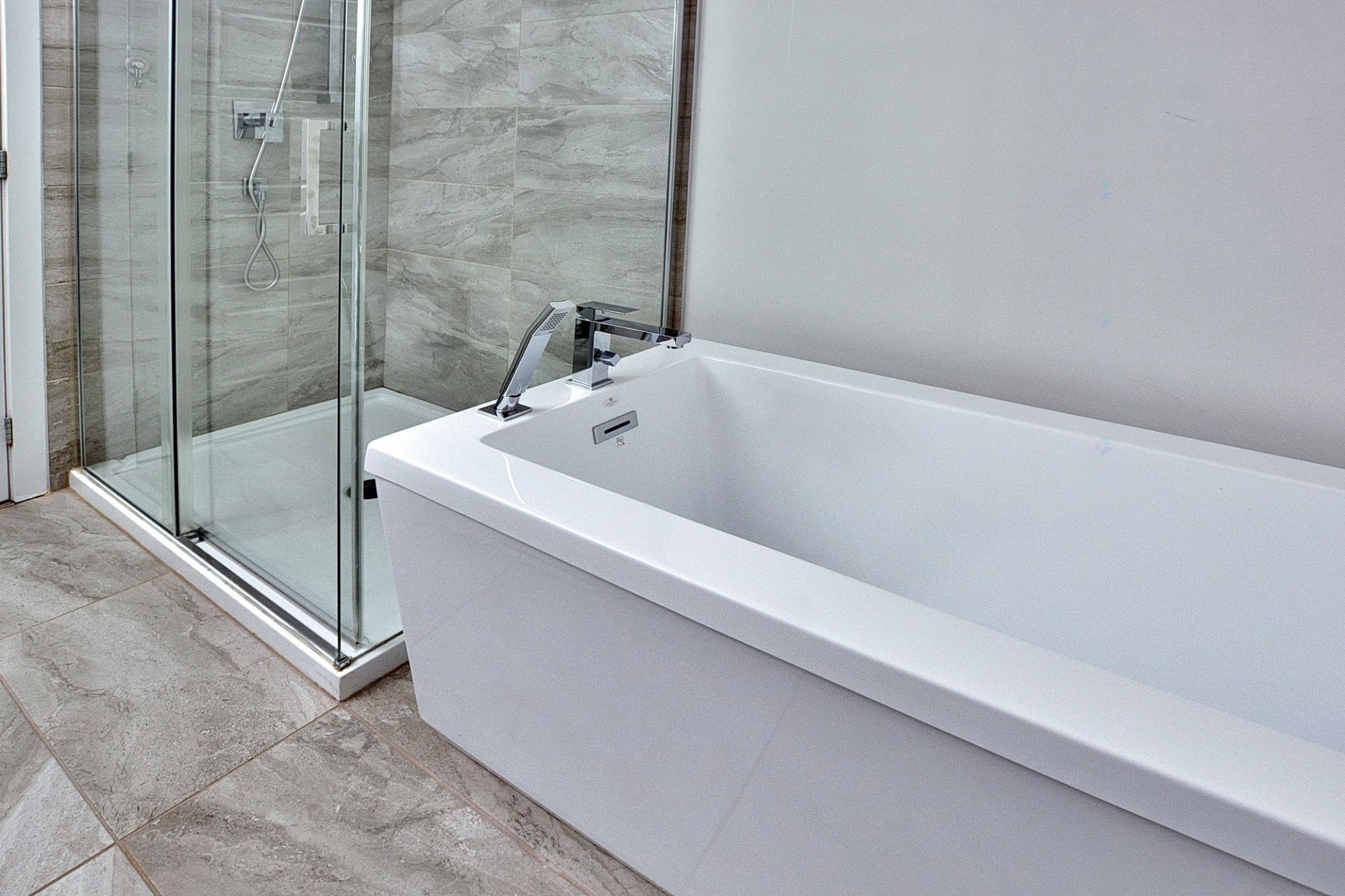 









70


Rue Toe-Blake

, 205,
Vaudreuil-Dorion,




QC
J7V3R6

