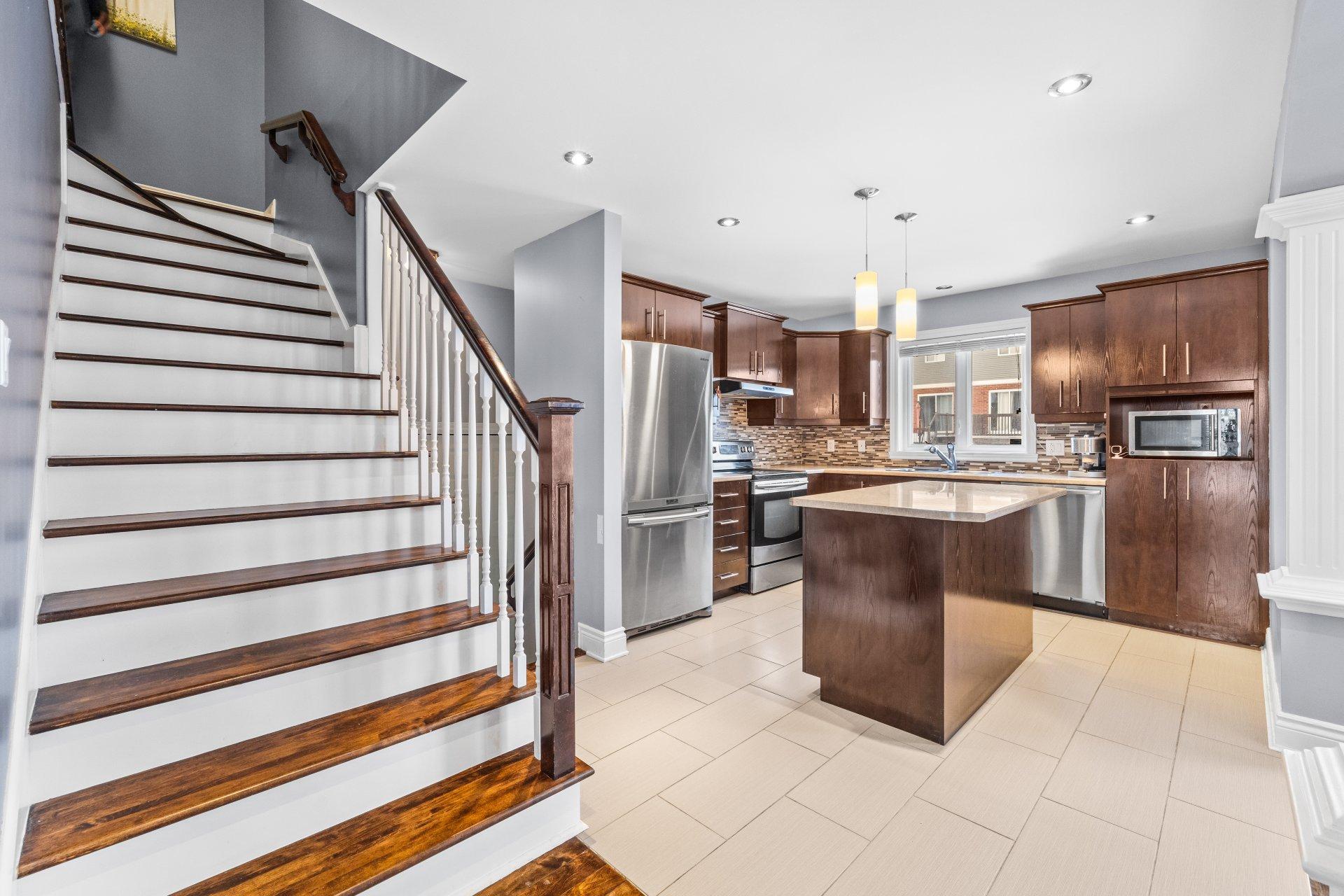 









6590


Rue Césaire

,
Brossard,




QC
J4Z0G4

