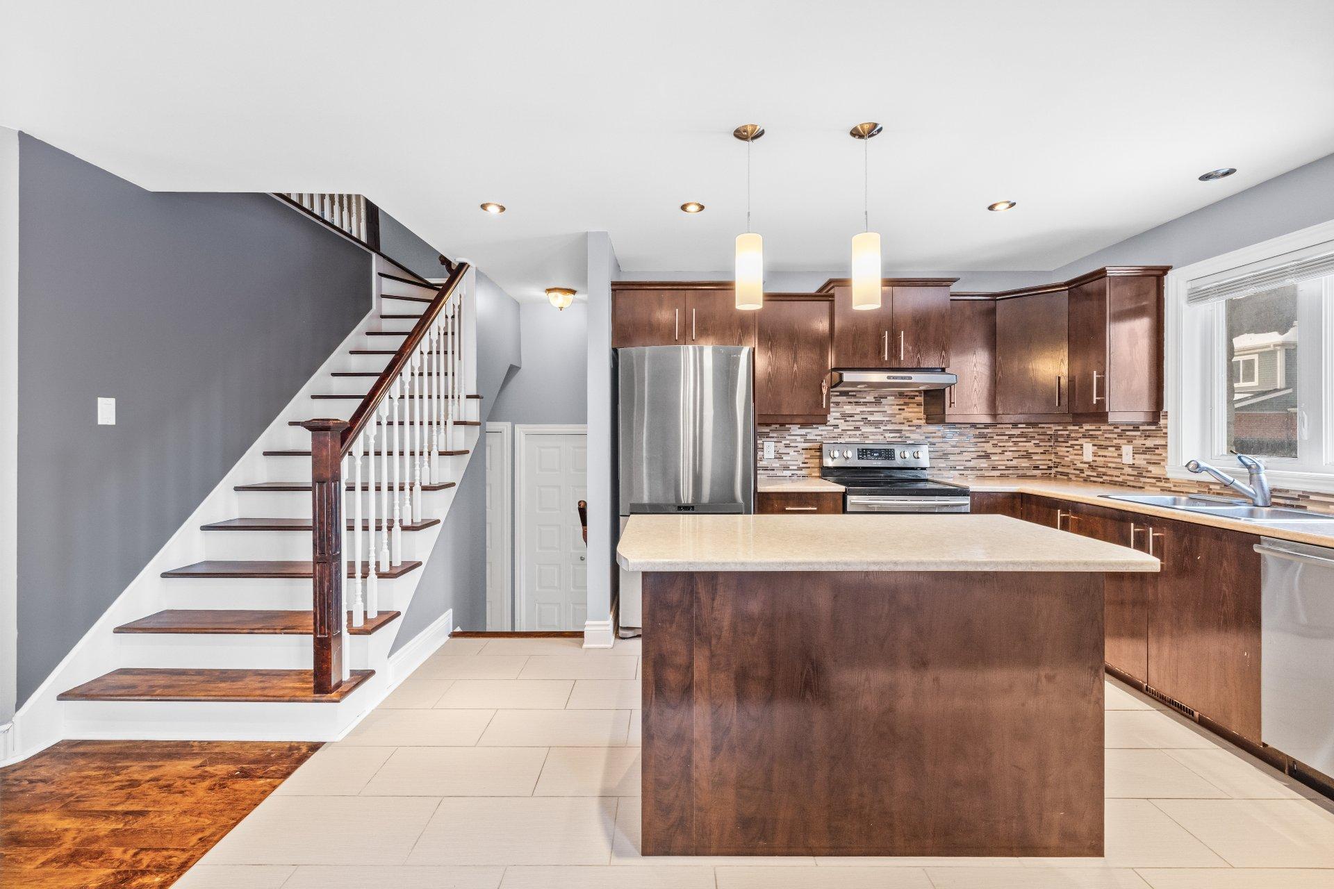 









6590


Rue Césaire

,
Brossard,




QC
J4Z0G4

