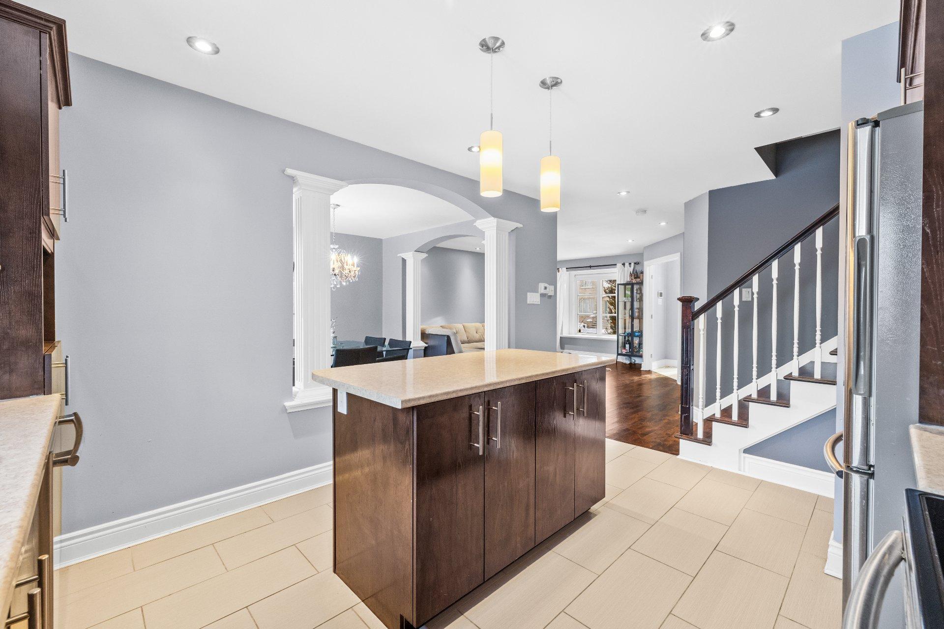 









6590


Rue Césaire

,
Brossard,




QC
J4Z0G4

