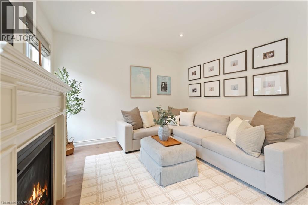 












28 BABCOCK Street

,
Waterdown,




Ontario
L8B0S6

