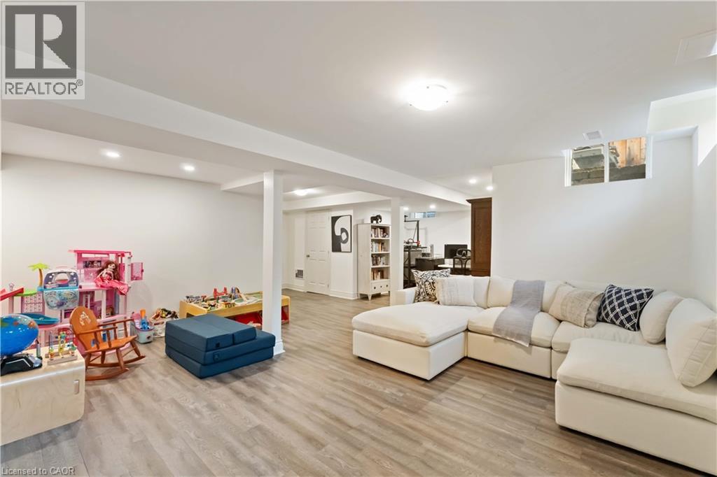 












28 BABCOCK Street

,
Waterdown,




Ontario
L8B0S6

