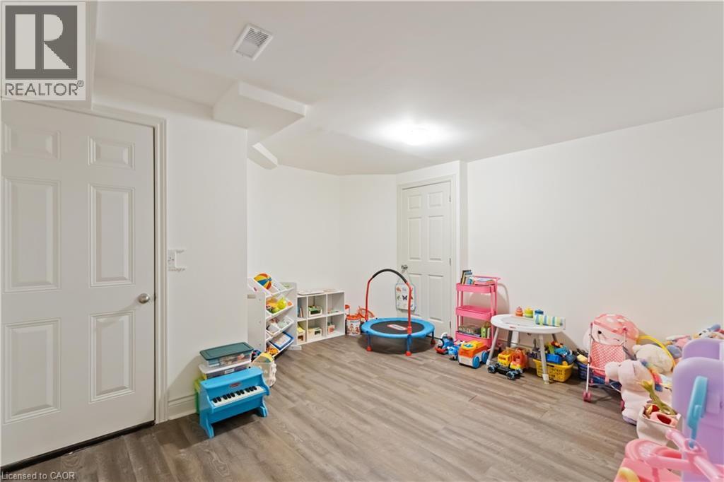 












28 BABCOCK Street

,
Waterdown,




Ontario
L8B0S6

