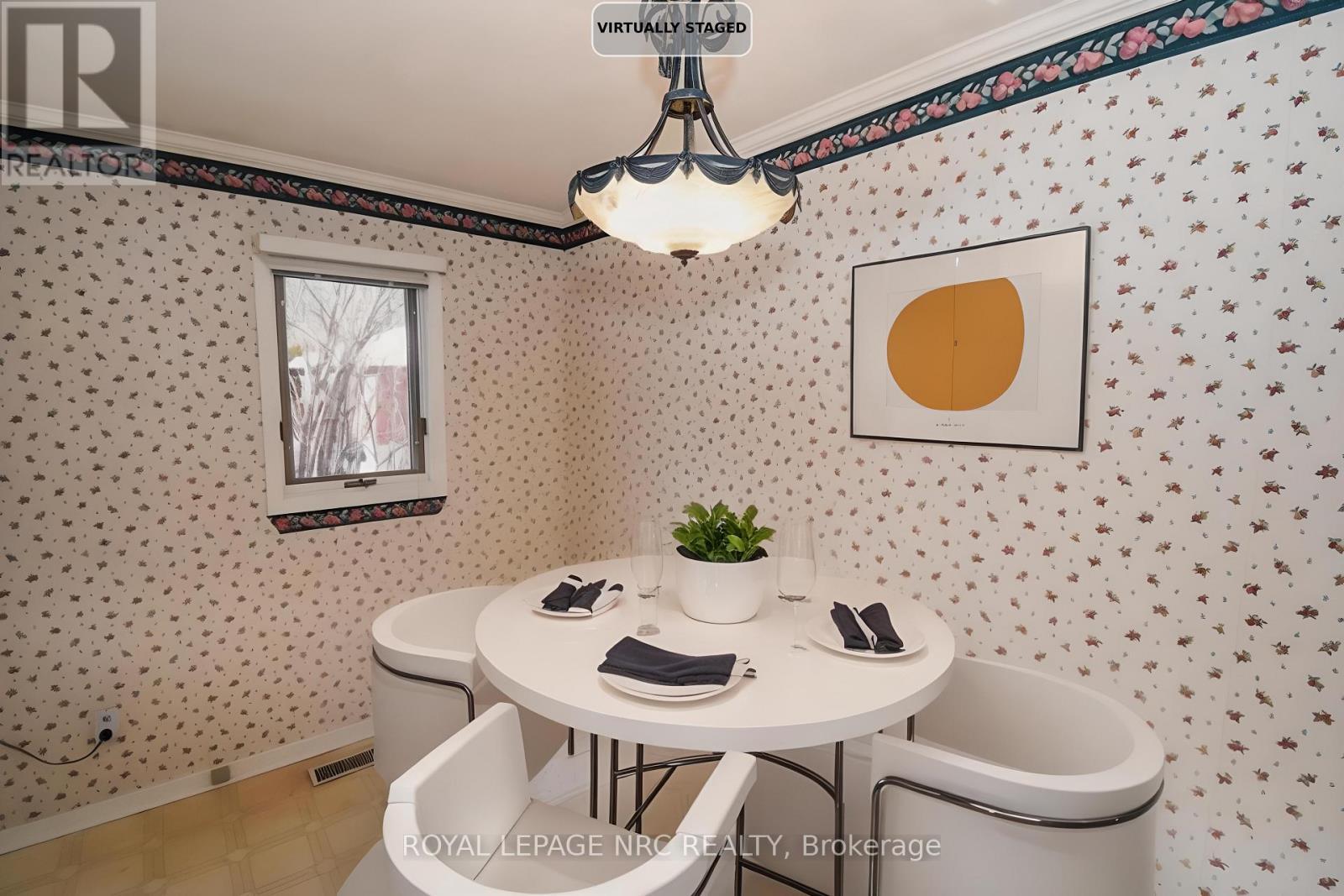 












4 GLENBARR ROAD

,
St. Catharines (Glendale/Glenridge),




Ontario
L2T1Y1

