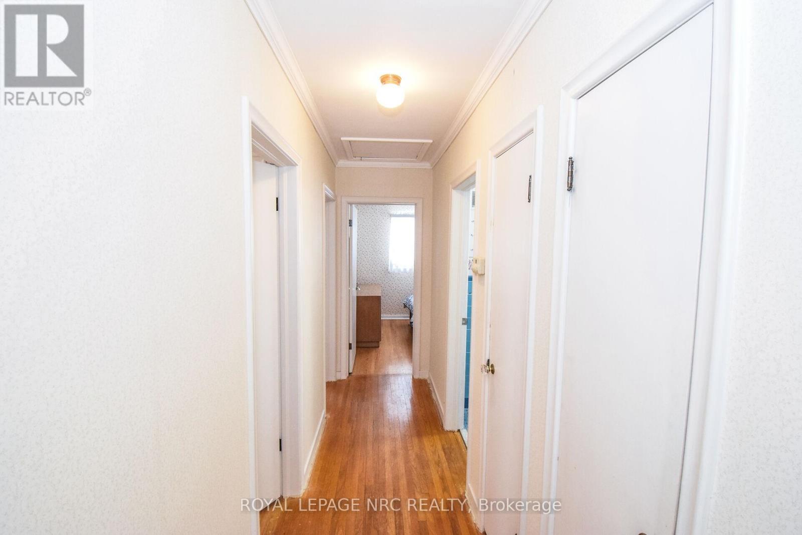 












4 GLENBARR ROAD

,
St. Catharines (Glendale/Glenridge),




Ontario
L2T1Y1

