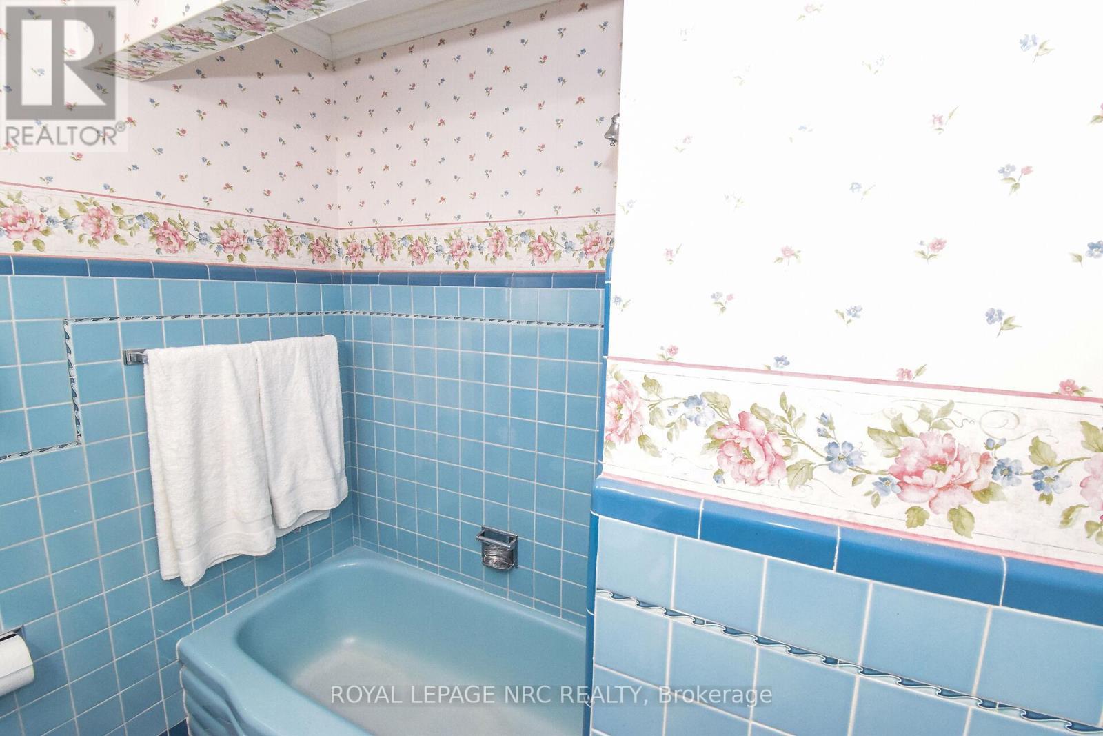 












4 GLENBARR ROAD

,
St. Catharines (Glendale/Glenridge),




Ontario
L2T1Y1

