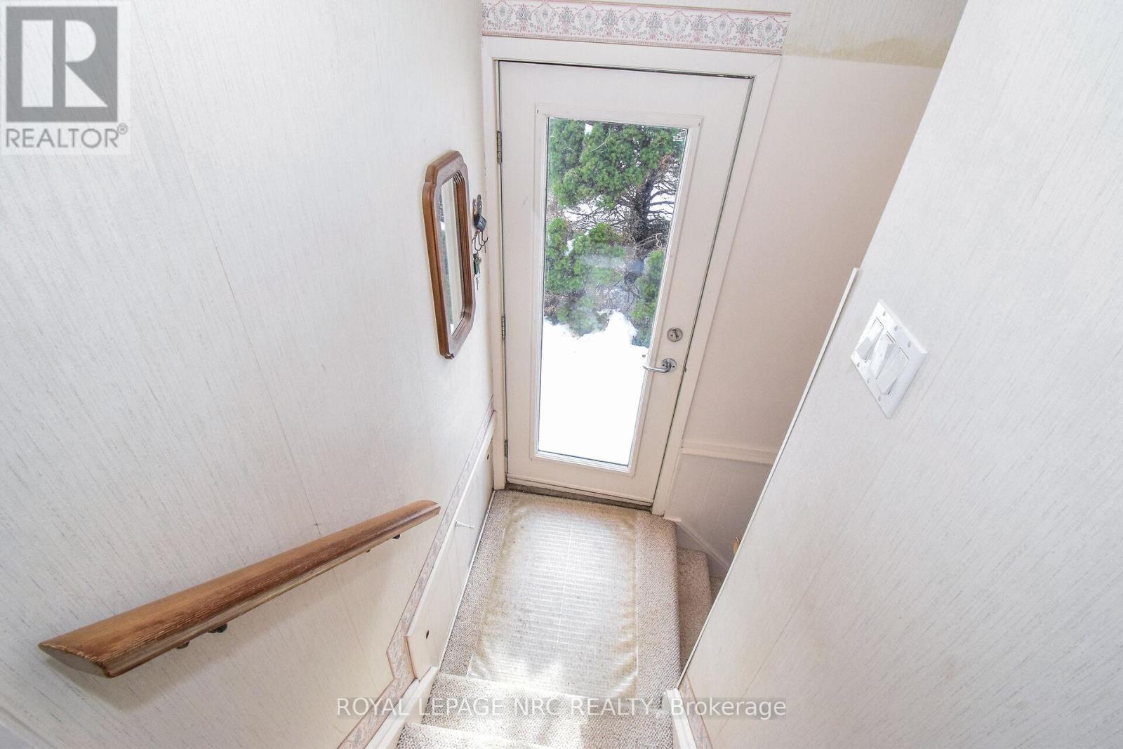 












4 GLENBARR ROAD

,
St. Catharines (Glendale/Glenridge),




Ontario
L2T1Y1

