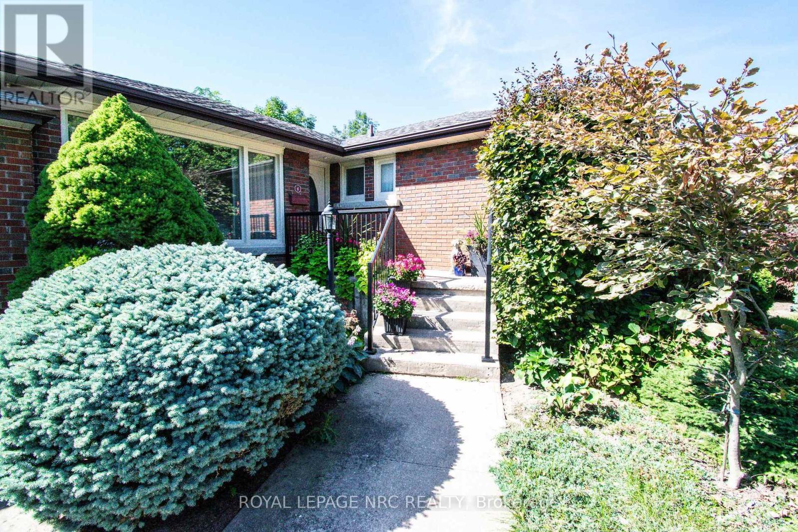 












4 GLENBARR ROAD

,
St. Catharines (Glendale/Glenridge),




Ontario
L2T1Y1

