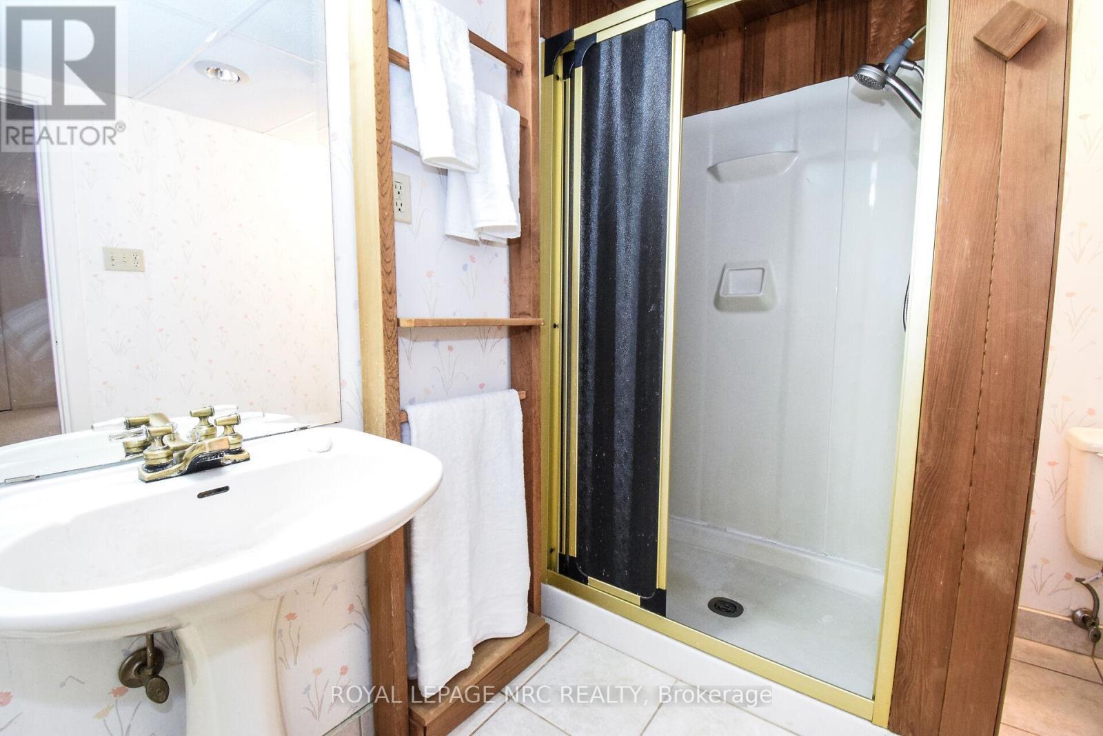 












4 GLENBARR ROAD

,
St. Catharines (Glendale/Glenridge),




Ontario
L2T1Y1

