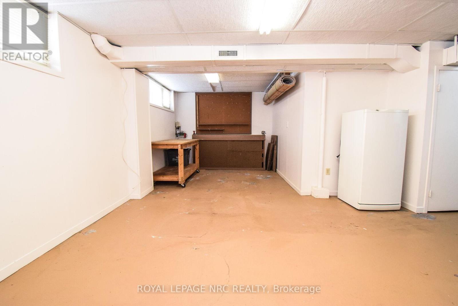 












4 GLENBARR ROAD

,
St. Catharines (Glendale/Glenridge),




Ontario
L2T1Y1

