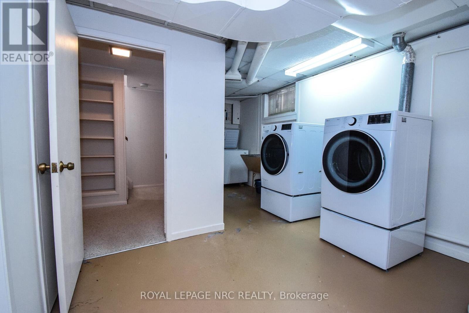 












4 GLENBARR ROAD

,
St. Catharines (Glendale/Glenridge),




Ontario
L2T1Y1

