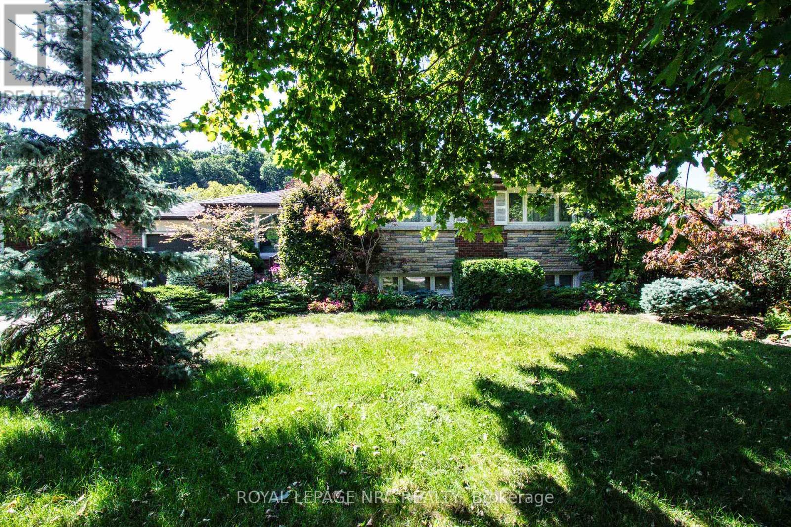 












4 GLENBARR ROAD

,
St. Catharines (Glendale/Glenridge),




Ontario
L2T1Y1

