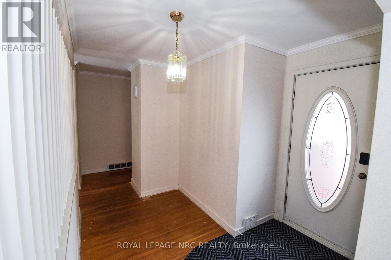 












4 GLENBARR ROAD

,
St. Catharines (Glendale/Glenridge),




Ontario
L2T1Y1

