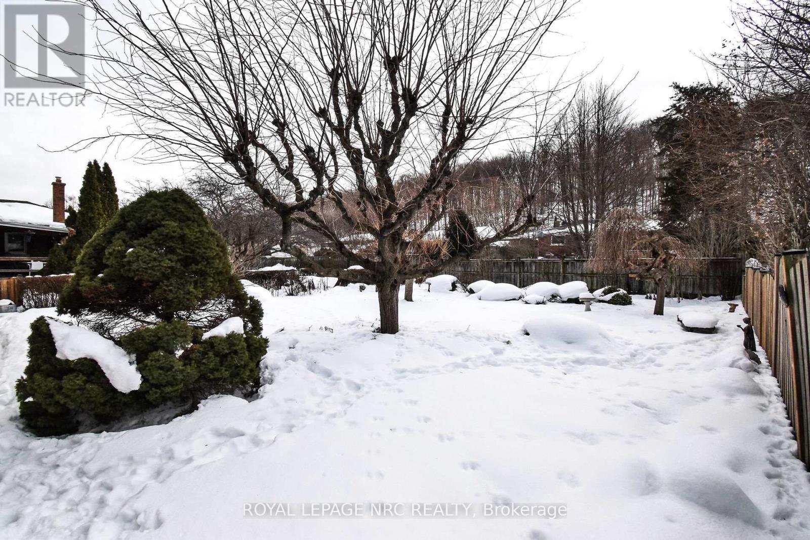 












4 GLENBARR ROAD

,
St. Catharines (Glendale/Glenridge),




Ontario
L2T1Y1

