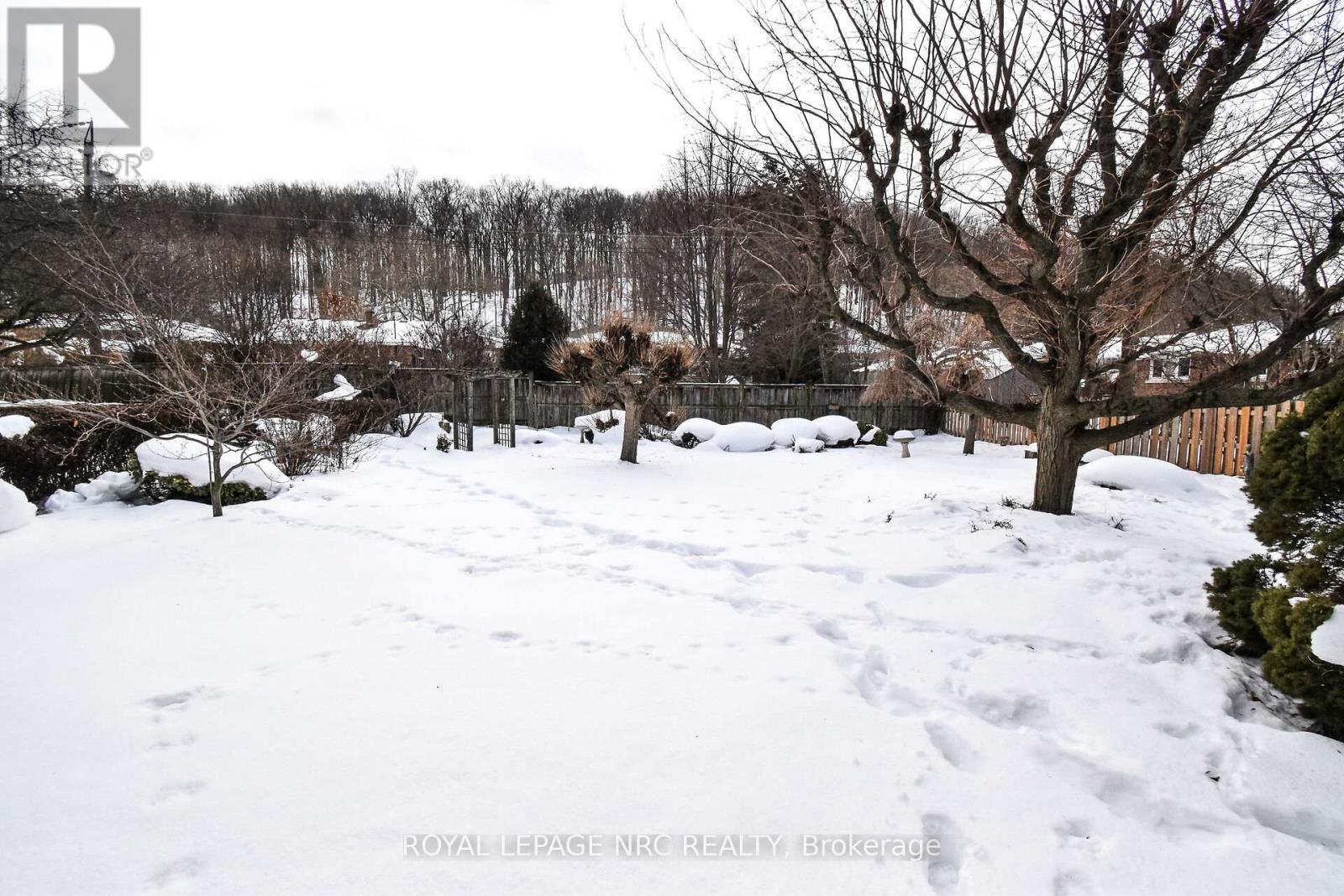 












4 GLENBARR ROAD

,
St. Catharines (Glendale/Glenridge),




Ontario
L2T1Y1

