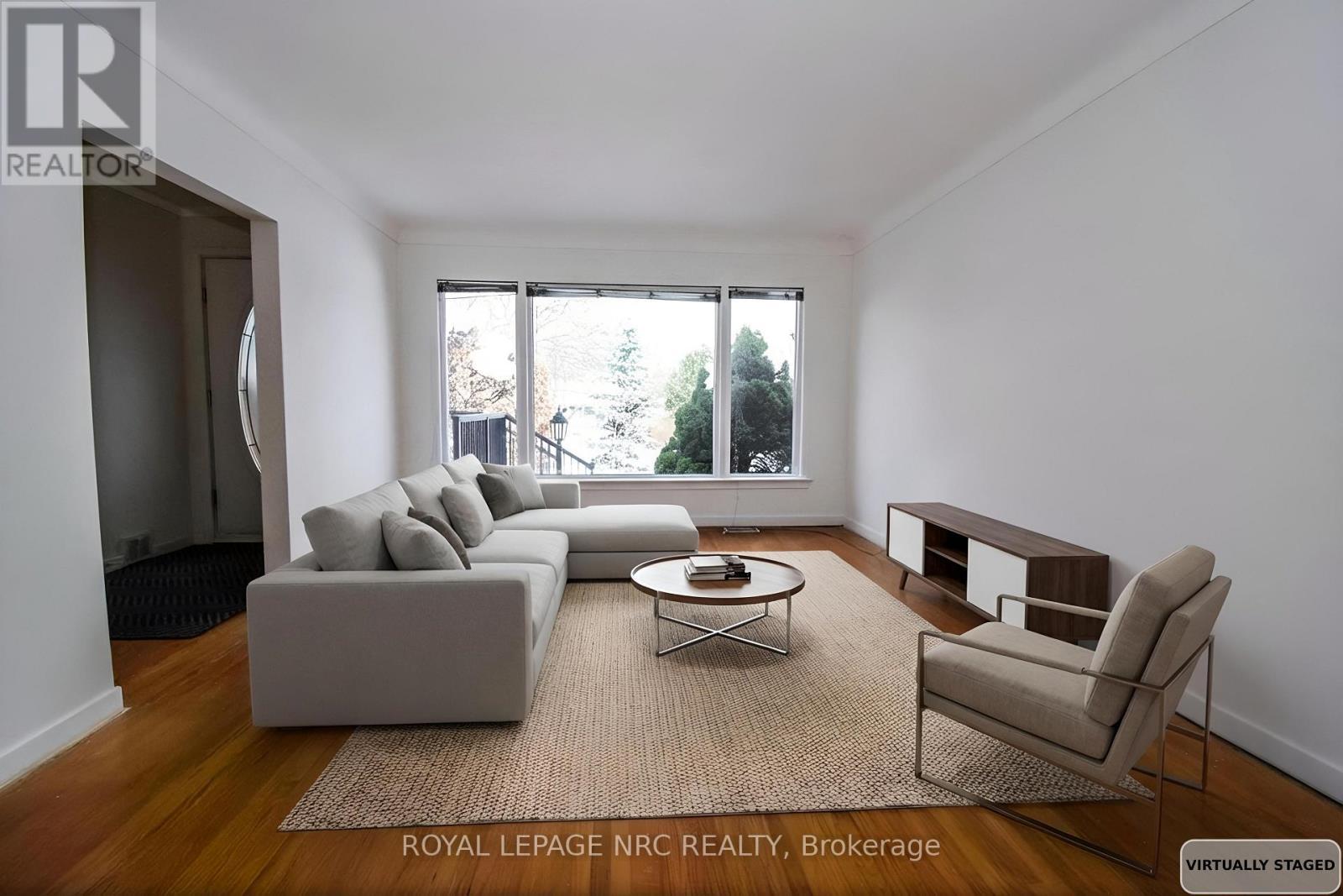 












4 GLENBARR ROAD

,
St. Catharines (Glendale/Glenridge),




Ontario
L2T1Y1

