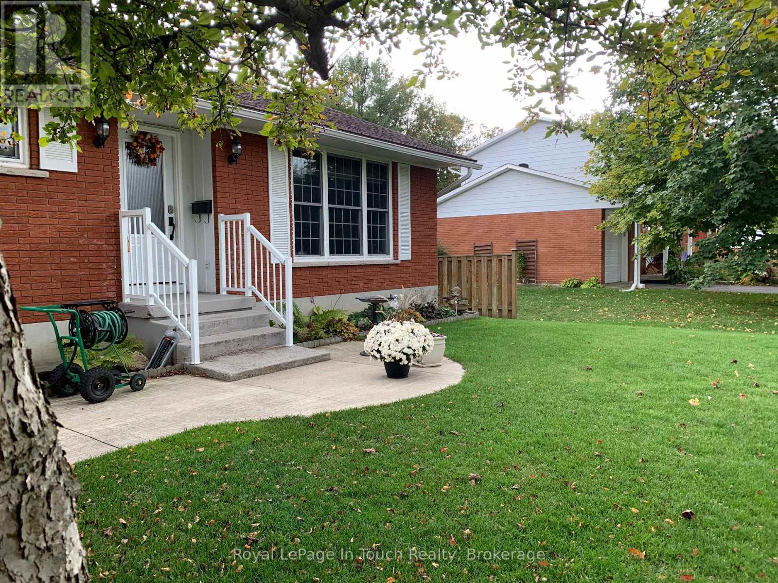 












19 MAPLEGATE ROAD

,
Tiny (Wyevale),




Ontario
L0L2T0

