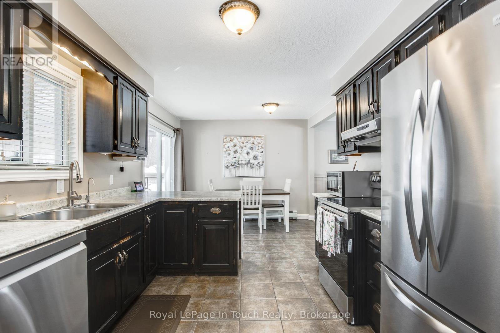 












19 MAPLEGATE ROAD

,
Tiny (Wyevale),




Ontario
L0L2T0

