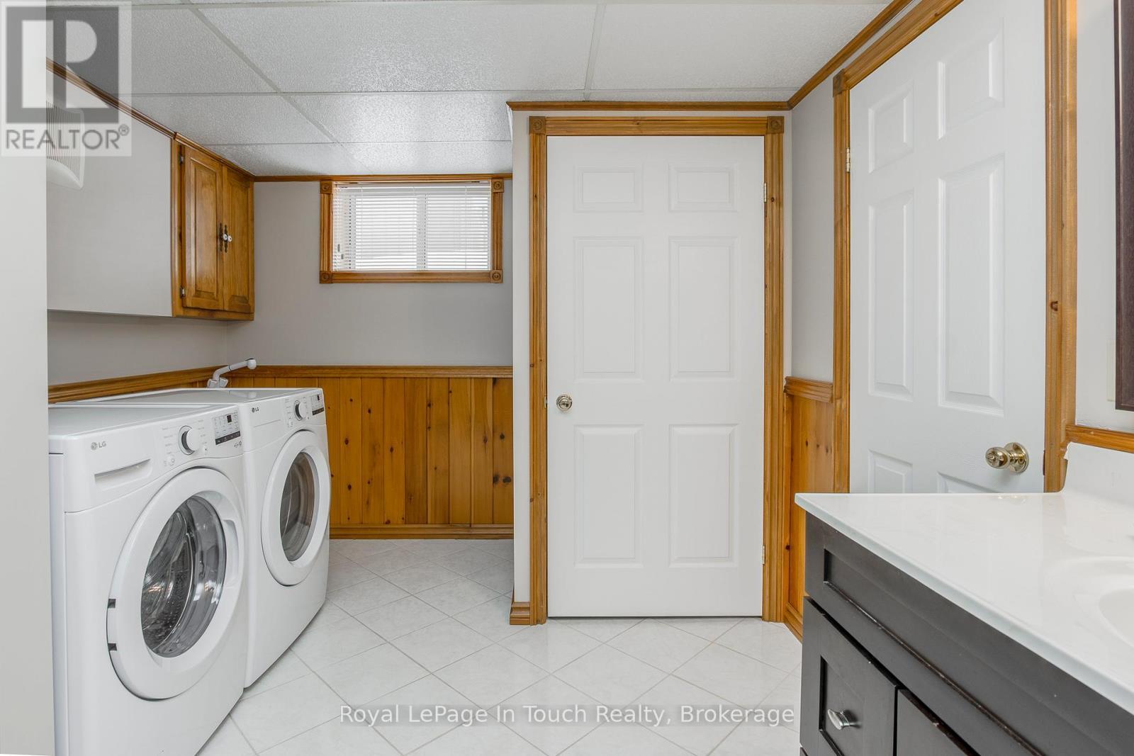 












19 MAPLEGATE ROAD

,
Tiny (Wyevale),




Ontario
L0L2T0

