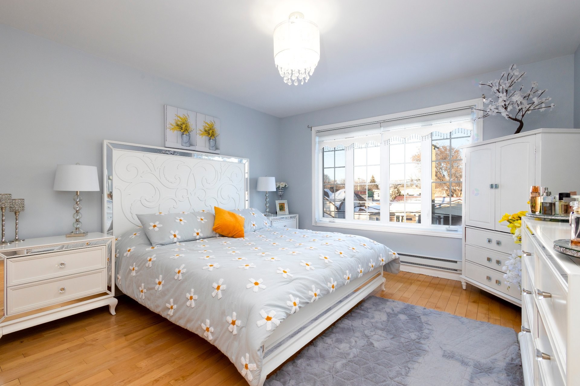 









110

 - 114


Av. Legrand

,
Laval (Laval-des-Rapides),




QC
H7N3T1

