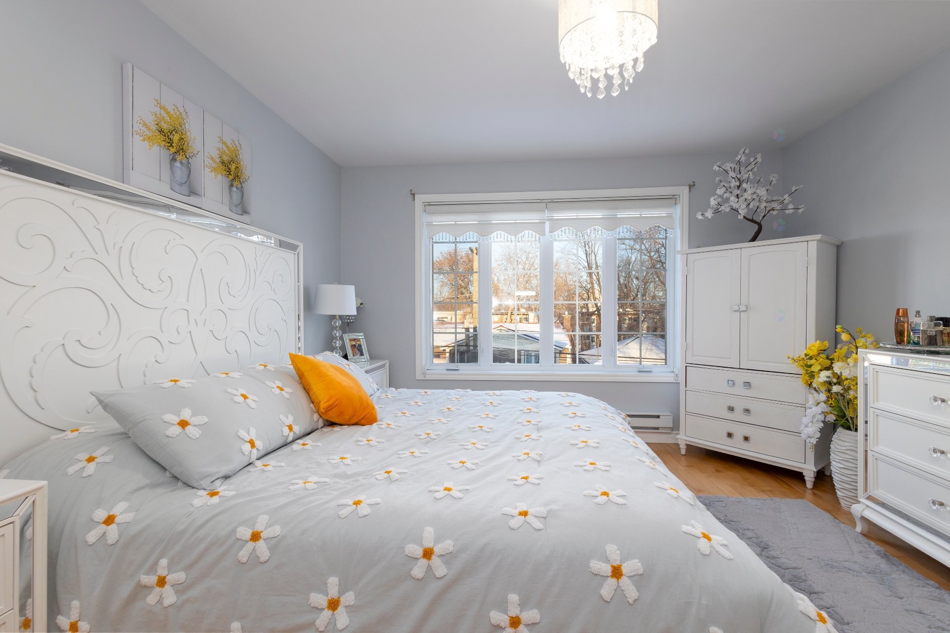 









110

 - 114


Av. Legrand

,
Laval (Laval-des-Rapides),




QC
H7N3T1

