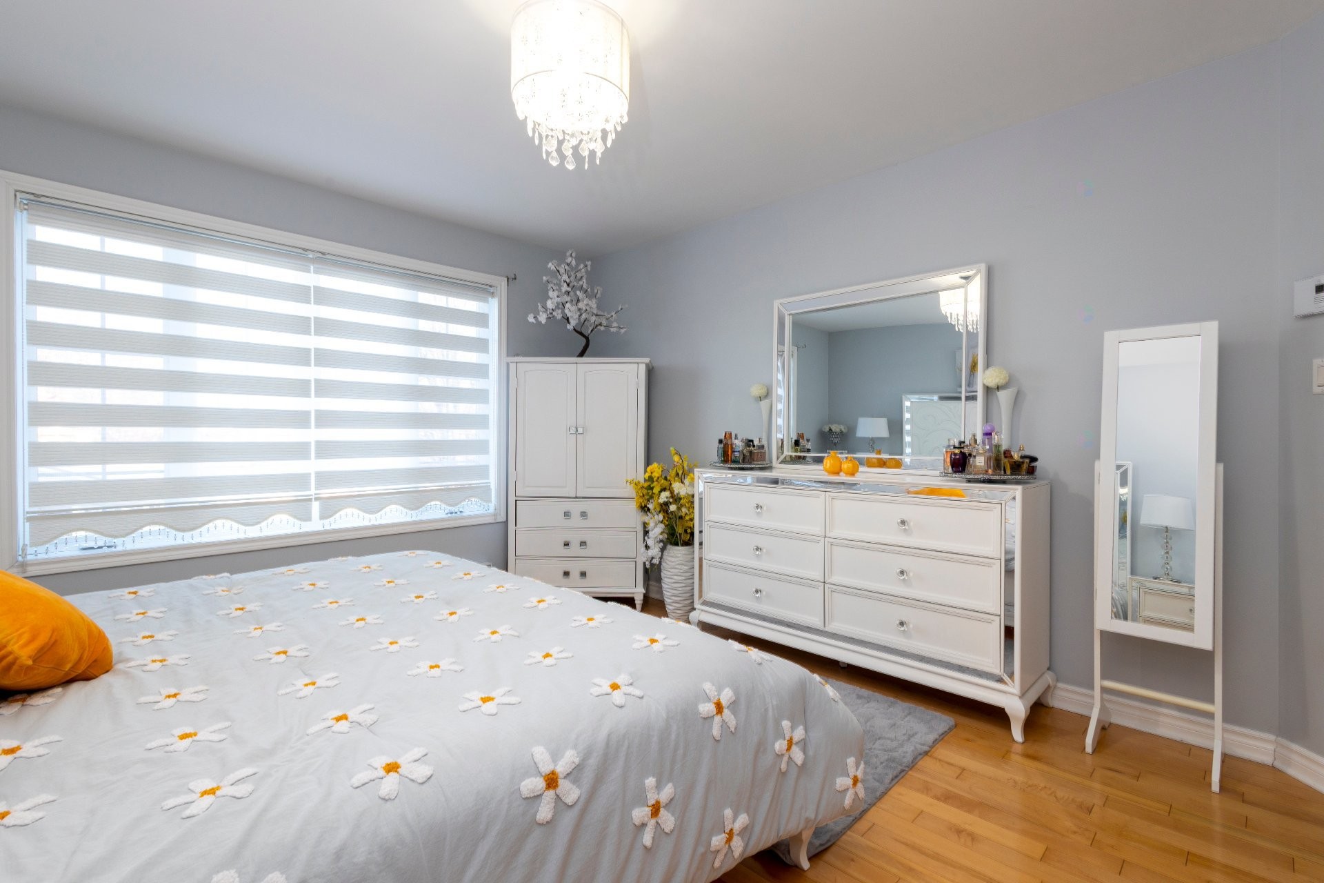 









110

 - 114


Av. Legrand

,
Laval (Laval-des-Rapides),




QC
H7N3T1

