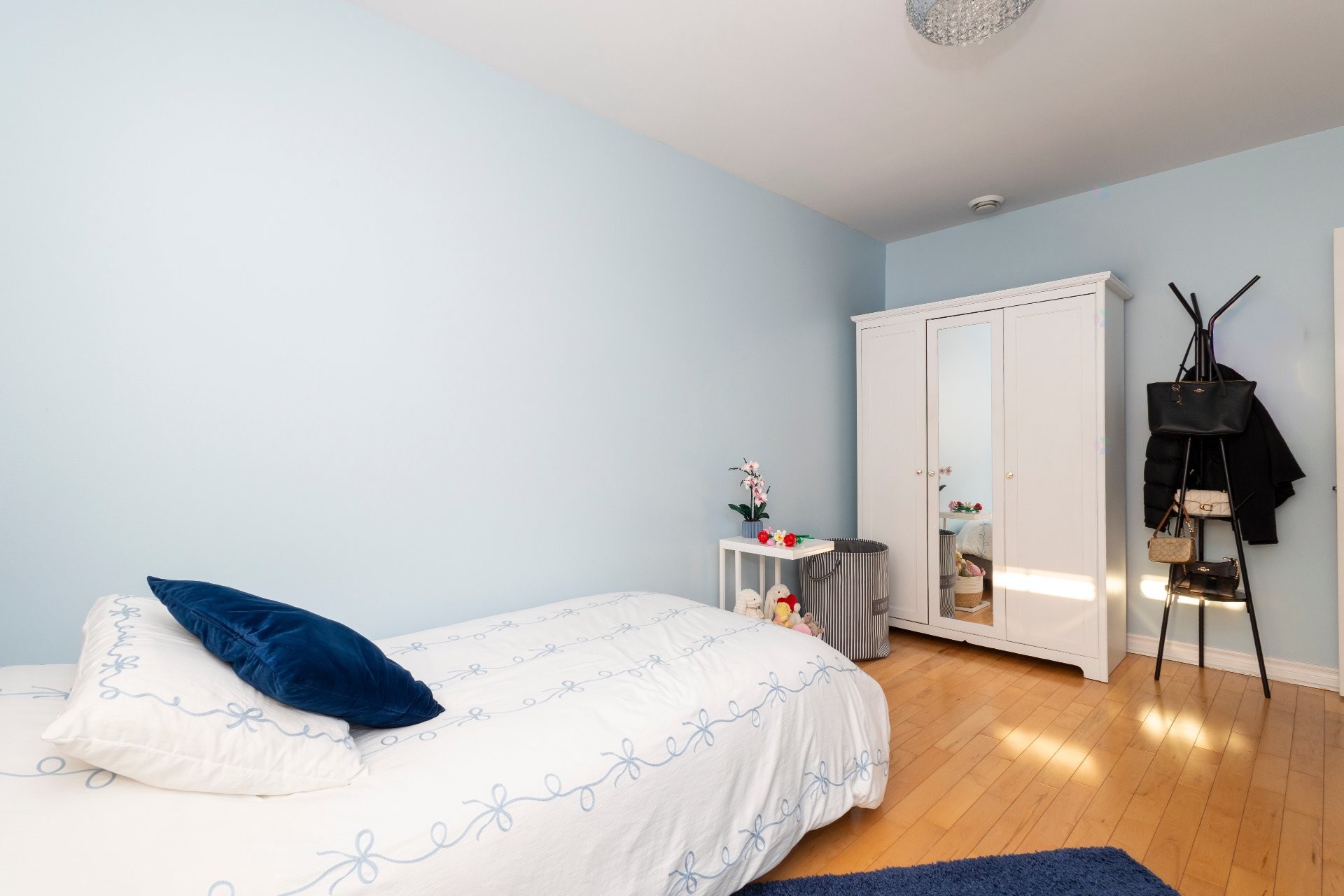 









110

 - 114


Av. Legrand

,
Laval (Laval-des-Rapides),




QC
H7N3T1

