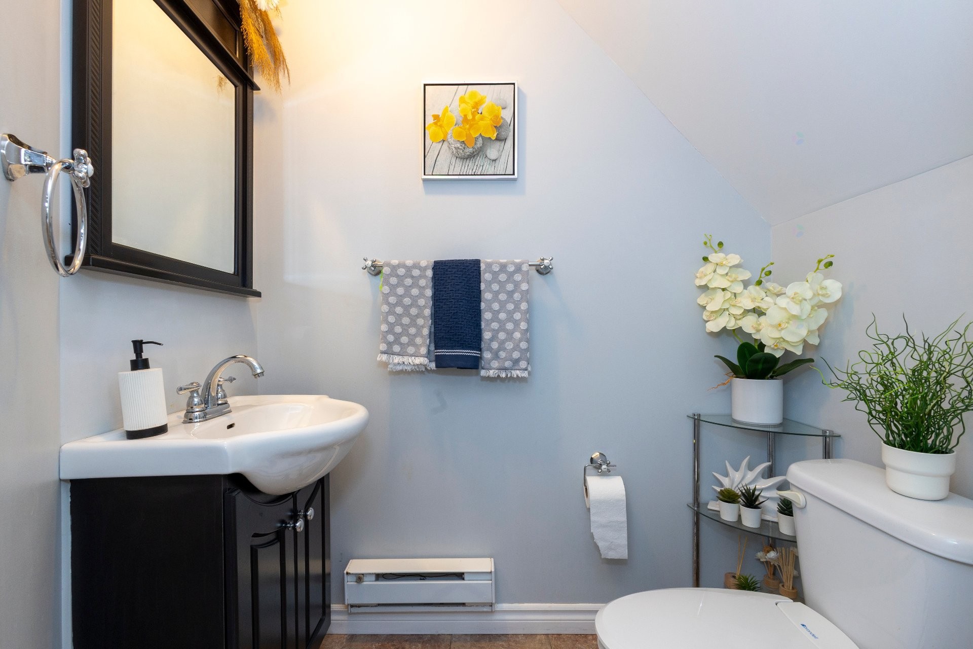 









110

 - 114


Av. Legrand

,
Laval (Laval-des-Rapides),




QC
H7N3T1

