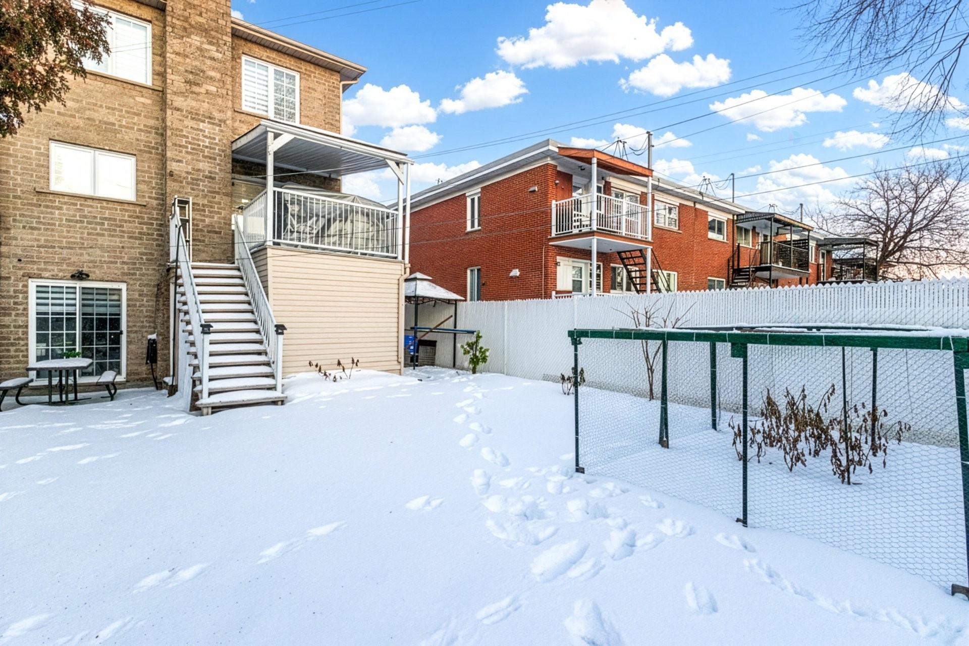 









110

 - 114


Av. Legrand

,
Laval (Laval-des-Rapides),




QC
H7N3T1

