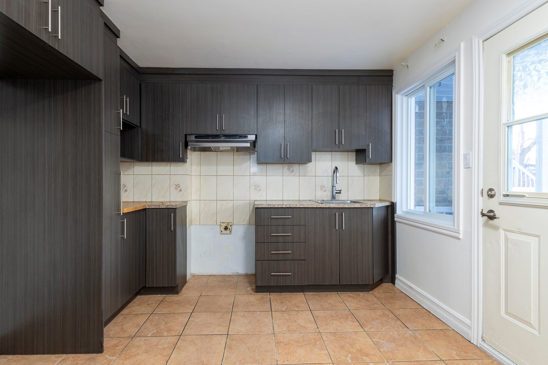 









110

 - 114


Av. Legrand

,
Laval (Laval-des-Rapides),




QC
H7N3T1

